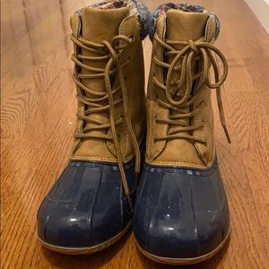 Snow boots